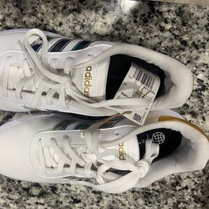 Adidas court platform